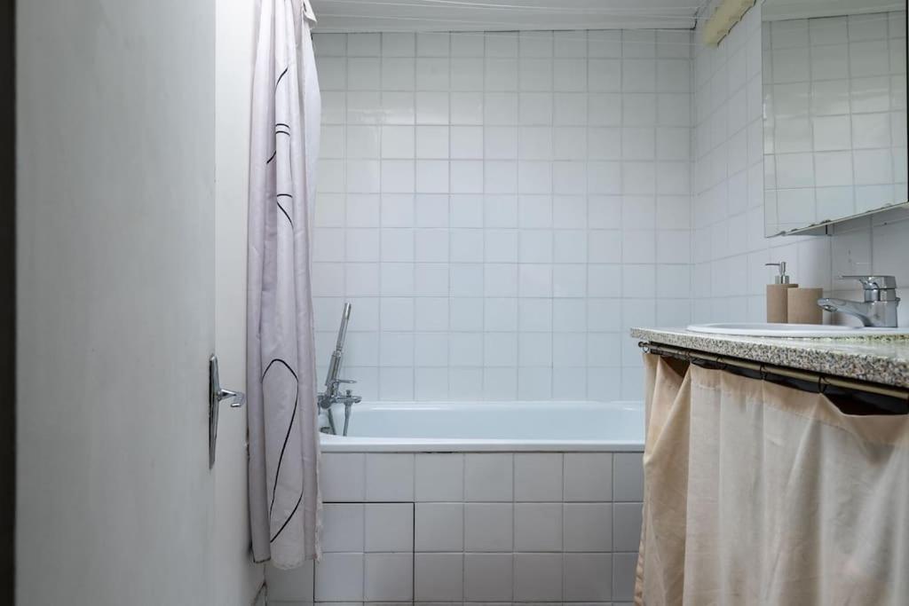 Appartamento Joli Duplex Au Coeur Du Marais Parigi Esterno foto