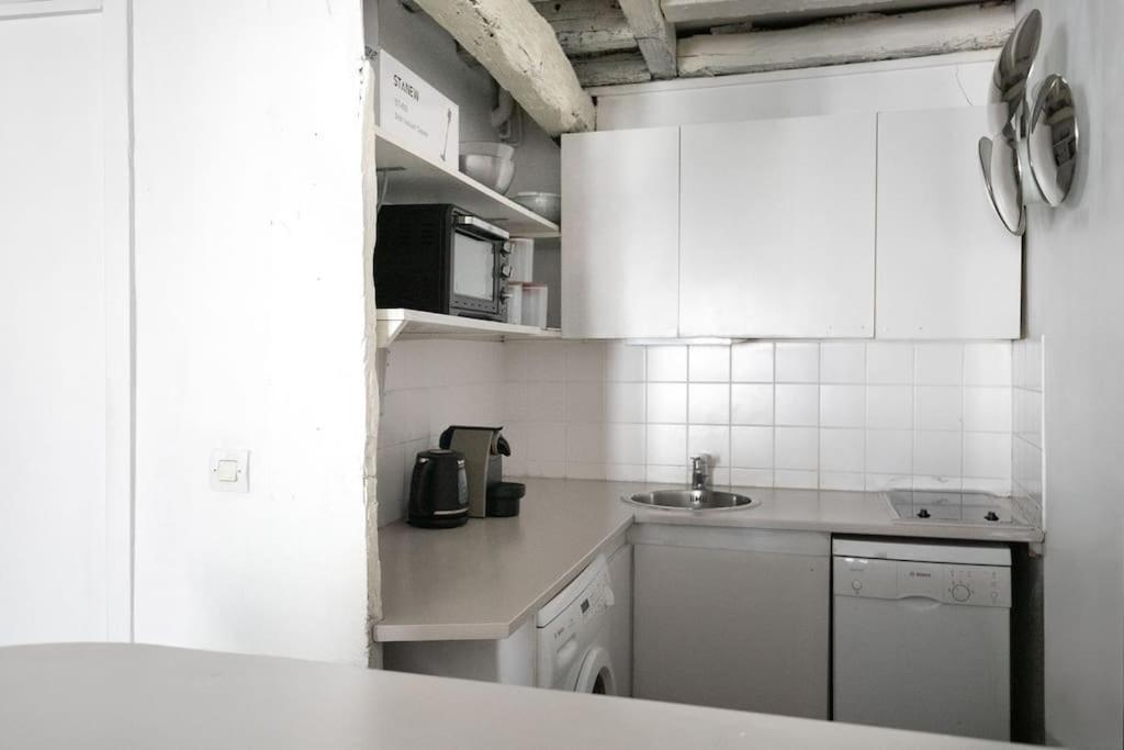 Appartamento Joli Duplex Au Coeur Du Marais Parigi Esterno foto